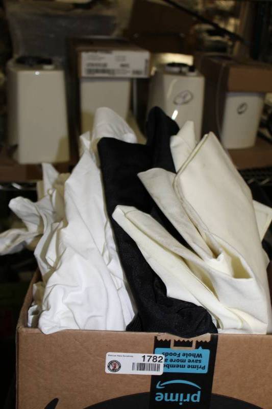 lot 1782 image: 10 Table Cloths
