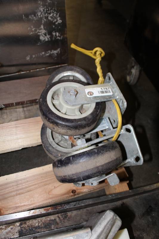lot 1787 image: 4 - Large Caster Wheels