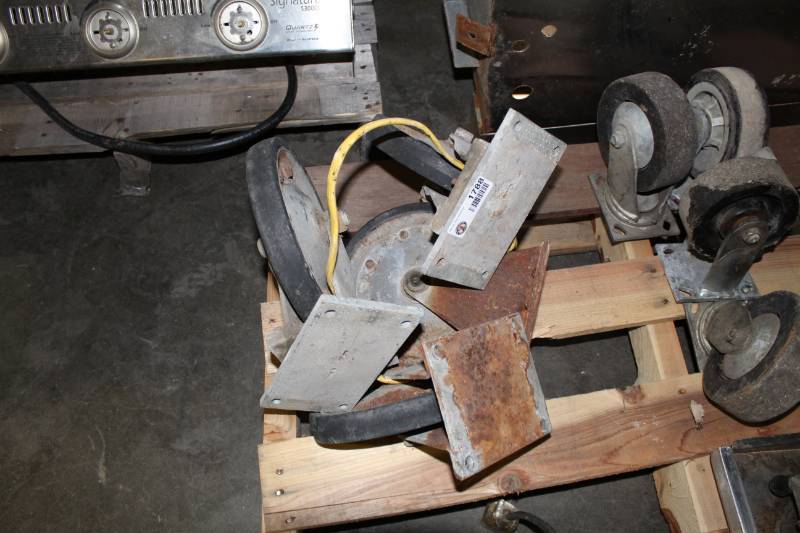 lot 1788 image: 4 - Large Caster Wheels