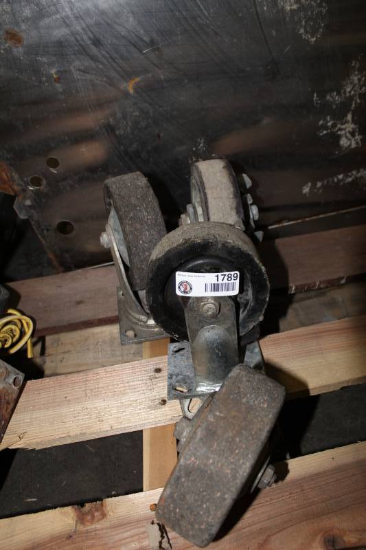 lot 1789 image: 4 - Large Caster Wheels