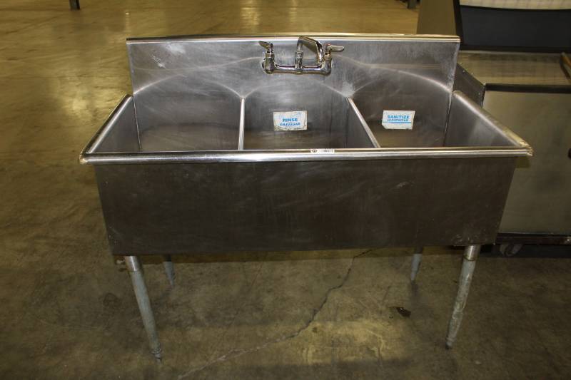 lot 1793 image: 3 Bay Sink