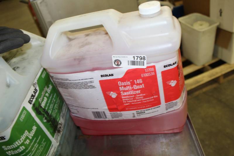 lot 1798 image: Oasis 146 Multi-Quat Sanitizer