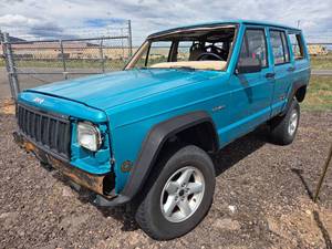 lot 7728 image: 1996 Blue Jeep Cherokee - No Engine