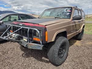 lot 7730 image: 1999 Gold Jeep Cherokee&nbsp