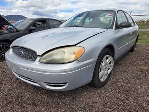 lot 7739 image: 2005 Grey Ford Taurus