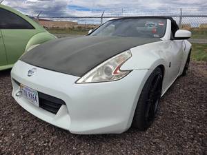lot 7742 image: 2010 White Nissan 370Z