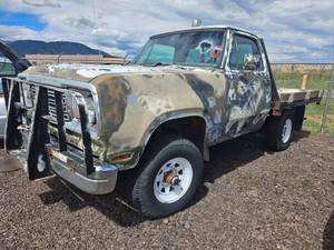 lot 7746 image: Dodge D-Series Flatbed Pickup Truck w Cab Guard