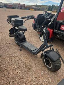 lot 7766 image: Electric Scooter w Cargo Box &amp Charger