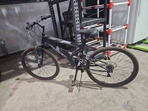 lot 7809 image: Huffy Hardtail Mountain Bike 26in Wheels Black
