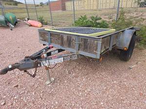 lot 7844 image: Load Trail 5x8 Utility Trailer