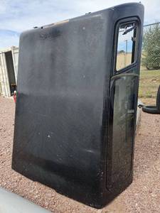 lot 7856 image: Truck Bed Camper Shell Topper Black with Side Windows and Carpeted Interior