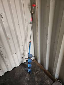 lot 7860 image: Ice Auger Man Moro 7 Cut