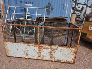 lot 7878 image: Ski and Snowboarding Towing Rack