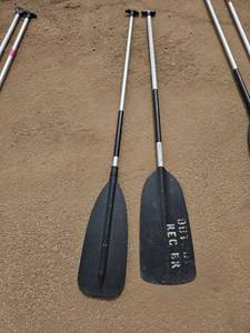 lot 7914 image: Pair of Paddle Oars with Aluminum Shafts and Black Blades