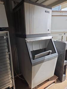 lot 7940 image: Scotsman Ice Machine with Storage Bin  Model CME506AS-1F