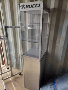 lot 7944 image: Bucci Glass Display Cabinet with Shelves and Lock - No Keys
