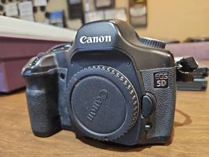 lot 9347 image: Canon EOS Digital SLR Camera Body  Model 5D DS126091