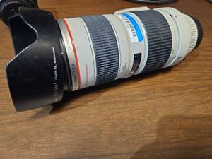 lot 9359 image: Canon EF f2.8 L USM Telephoto Zoom Lens  Model 70-200mm