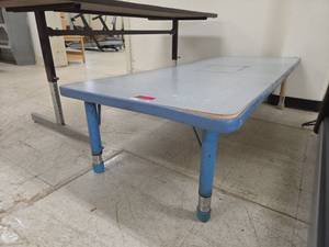 lot 1012 image: 6ft Toddler Table