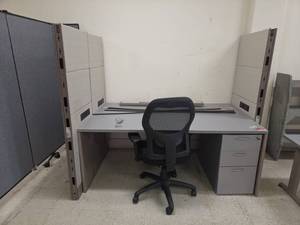 lot 1016 image: Office Desk Partition Cubicle Workstation w Chair