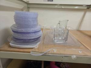 lot 1036 image: Clear Plastic Plate Lids and Drinkware Set