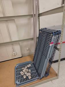 lot 1051 image: 6ft Metro Shelf