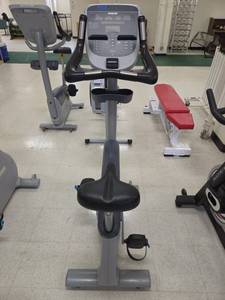 lot 1074 image: Precor Upright Exercise Bike w Digital Console