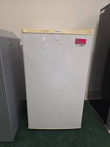 lot 1077 image: Haier Compact Refrigerator Freezer 3.2 cu ft