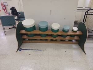 lot 1091 image: Wooden Hand Drum Display Rack with 5 Drums