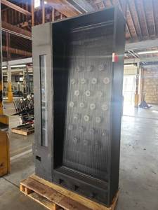 lot 15516 image: Black Plinko Mini Golf Machine