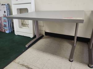 lot 22008 image: Childrens Table with Metal Legs&nbsp
