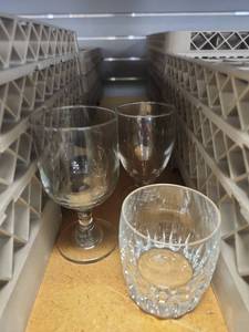 lot 22011 image: Commercial Glasses w Dishwasher Rack&nbsp