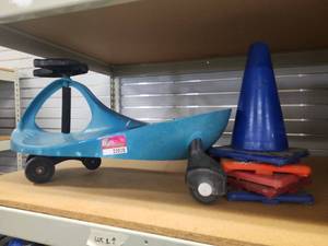 lot 22020 image: Plastic Ride-On Wiggle Car with Steering Wheel