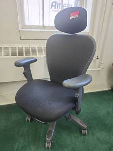 lot 22054 image: Office Task Chair w Headrest & Adjustable Armrests