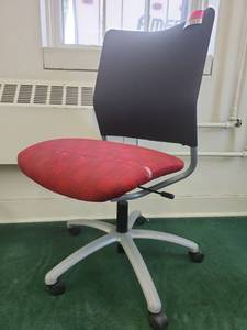 lot 22055 image: Office Task Chair w Red Fabric Seat & Black Back