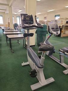 lot 22096 image: Precor Upright Exercise Bike w Digital Display