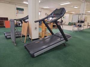 lot 22098 image: Motorized Treadmill w Adjustable Incline & Digital Display