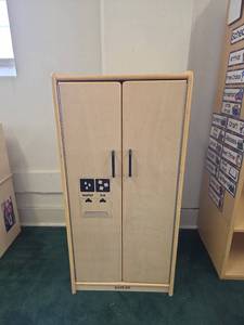 lot 22117 image: Kaplan Wooden Play Kitchen Refrigerator w Water & Ice