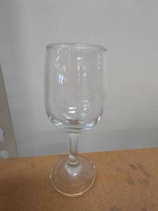 lot 22135 image: Commercial Glasses w Dishwasher Rack&nbsp