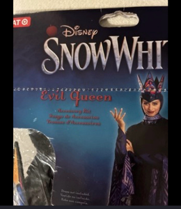 lot 44177 image: Disney Snow White Evil Queen accessory kit.
