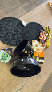 lot 44444 image: 8 pc. Lot-Misc. Halloween kitchen, etc.
