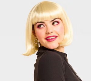 lot 44513 image: Blonde Bob Wig with Bangs