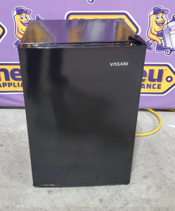 lot 44550 image: Vissani Black Compact Refrigerator