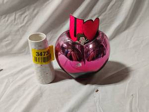lot 34730 image: Two Valentines vases