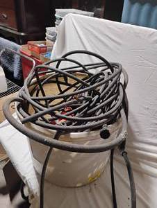 lot 34734 image: Bundle of yard items, dustpan, garden mister, along with a bundle of wire