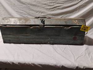 lot 34738 image: Metal tool box with metal hack saw