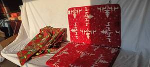 lot 34715 image: Christmas tablecloth and two Christmas placemats