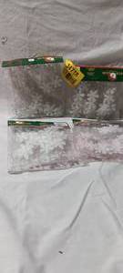 lot 34718 image: 4 packs of snowflake garland