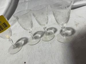 lot 34804 image: Vintage etched glass stemware, mid-20th-century floralleaf-patterned crystal glasses