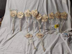 lot 34992 image: Bundle of paintable wooden decorative flowerheart shaped art and craft supplies,